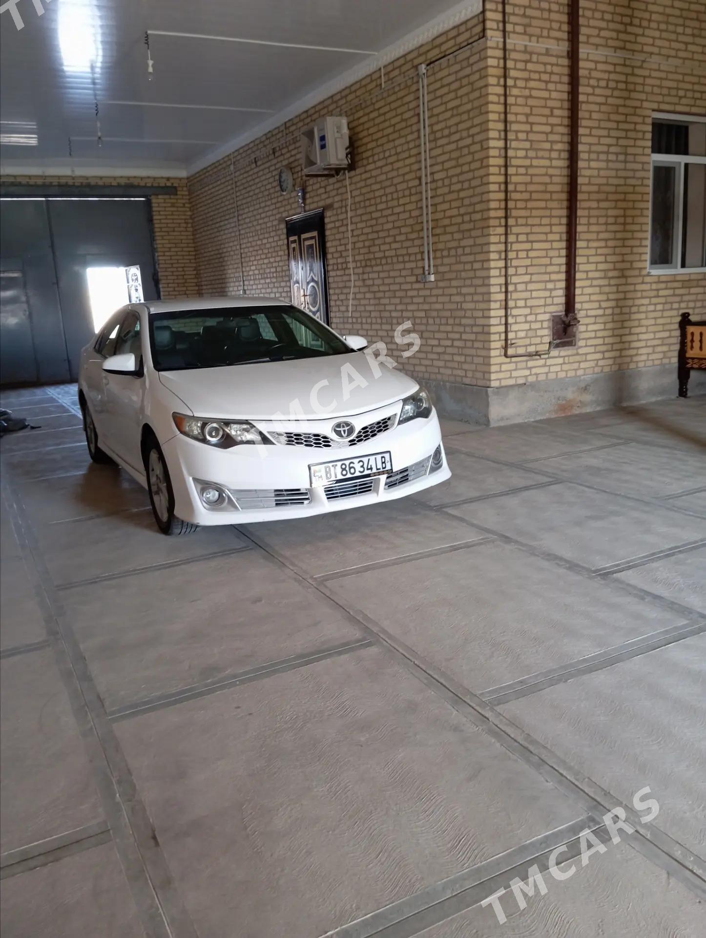 Toyota Camry 2014 - 240 000 TMT - Фарап - img 4