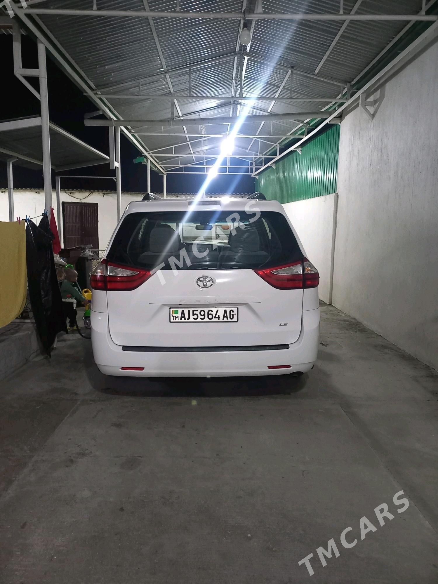 Toyota Sienna 2019 - 375 000 TMT - Aşgabat - img 2