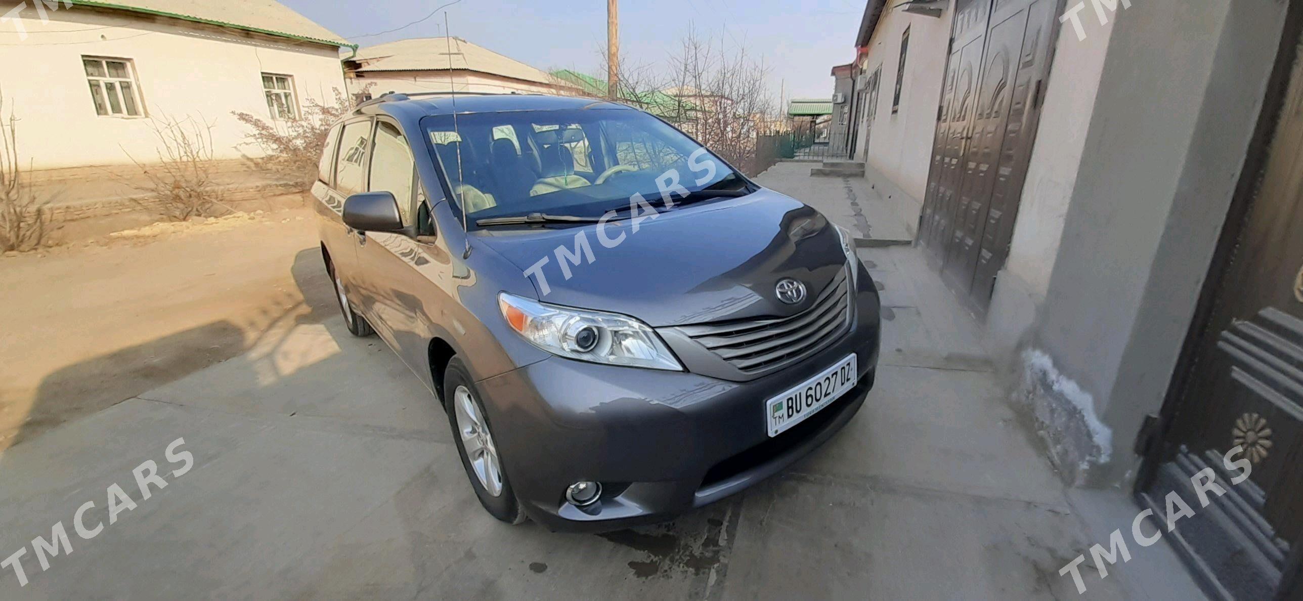 Toyota Sienna 2013 - 260 000 TMT - Daşoguz - img 3