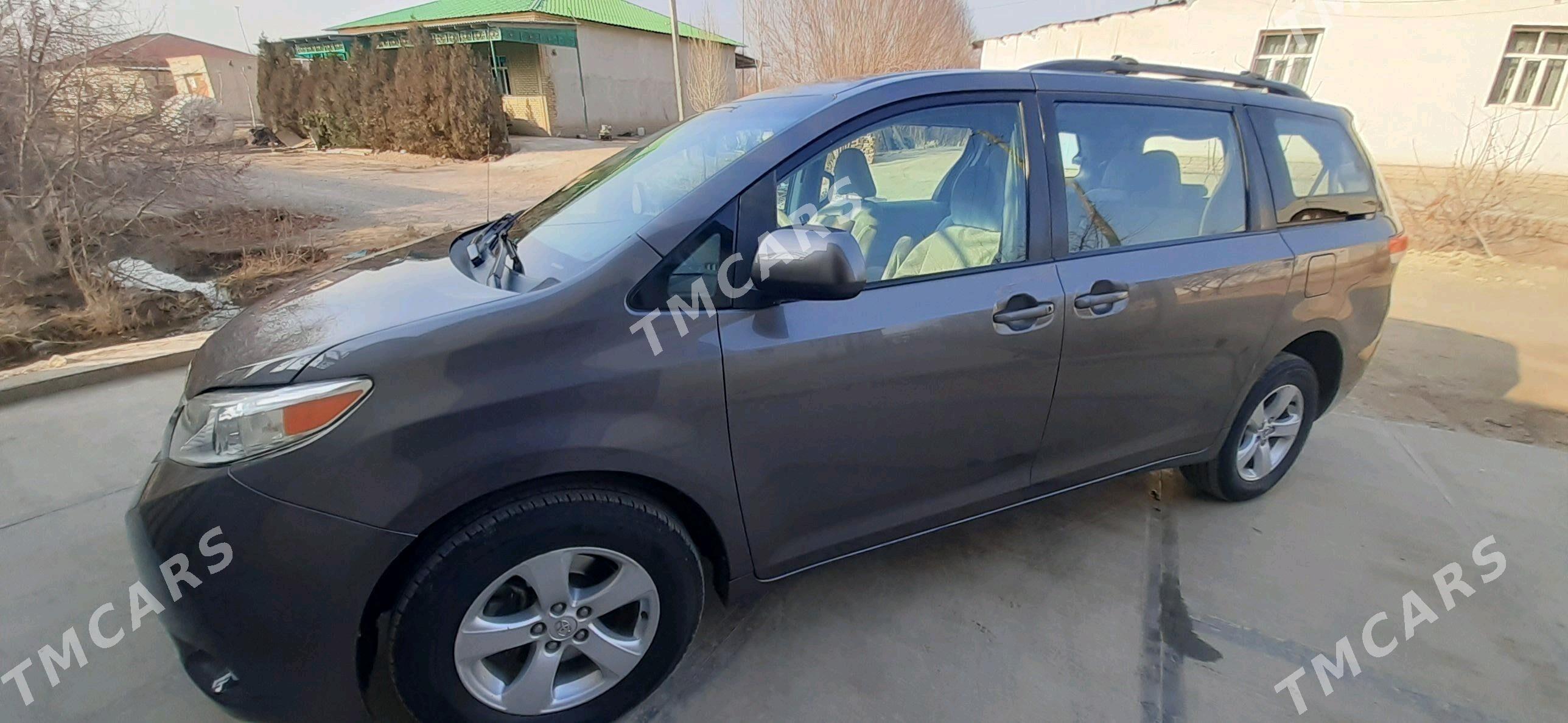 Toyota Sienna 2013 - 260 000 TMT - Daşoguz - img 4