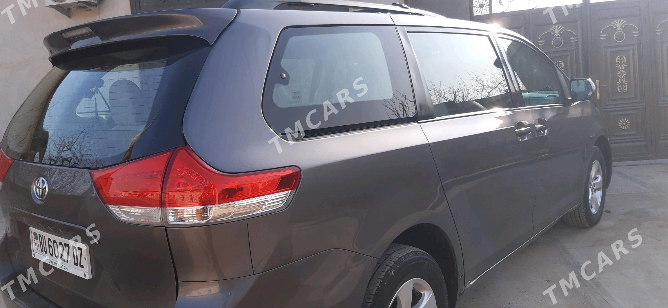 Toyota Sienna 2013 - 260 000 TMT - Daşoguz - img 5