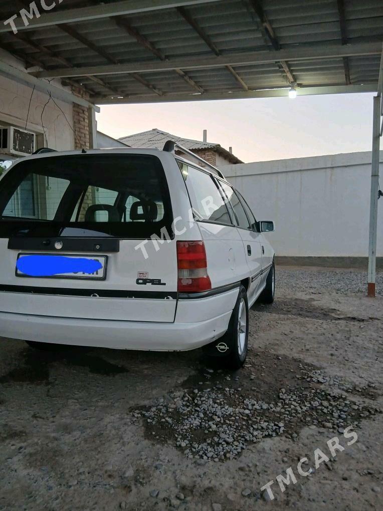 Opel Astra 1993 - 43 000 TMT - Мары - img 2