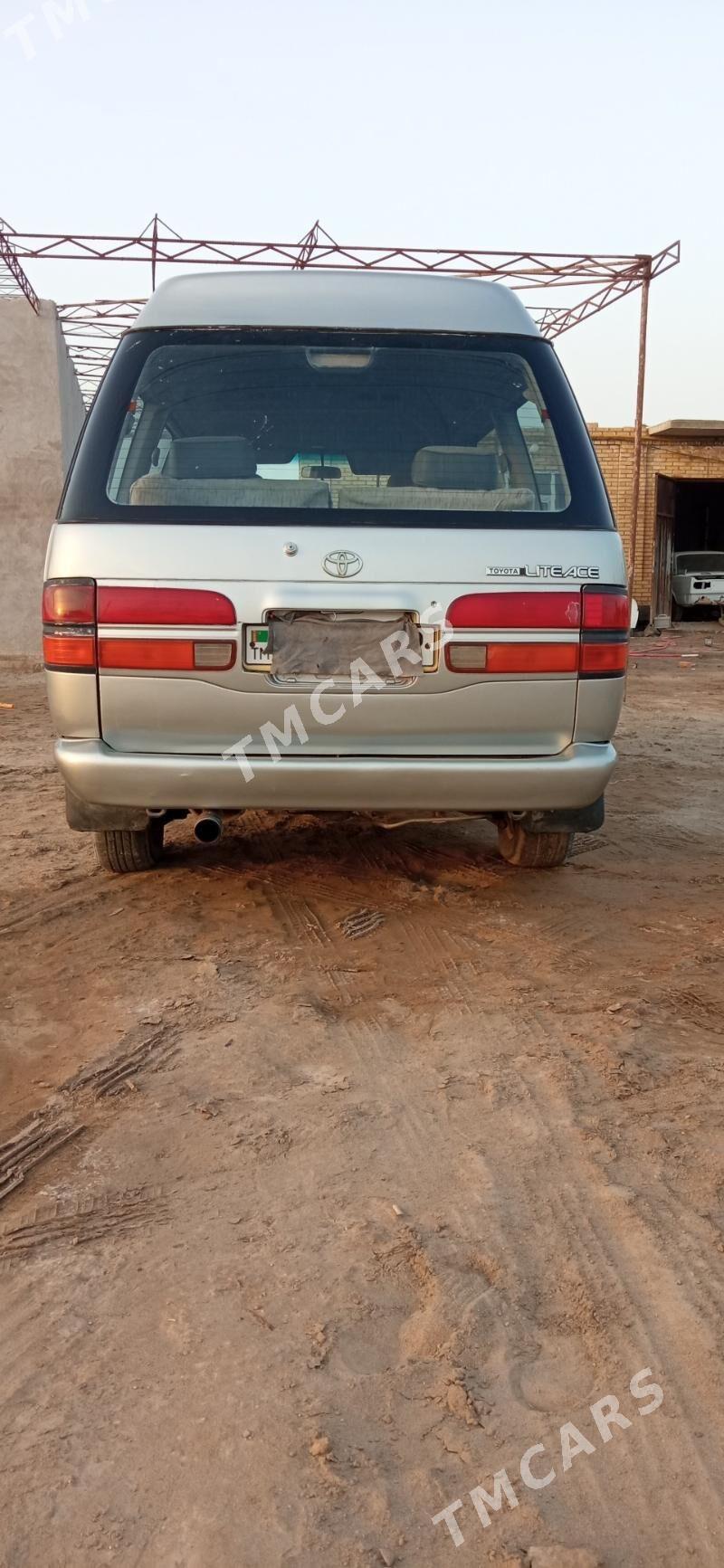 Toyota Hiace 1993 - 45 000 TMT - Farap - img 3