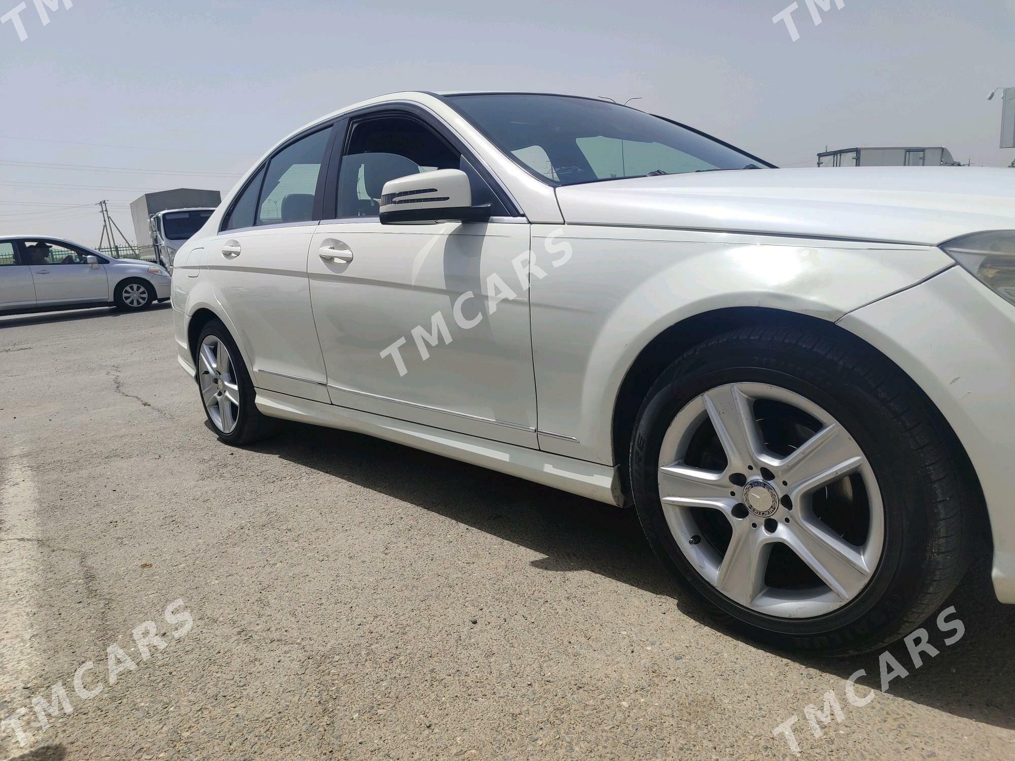 Mercedes-Benz C300 2010 - 180 000 TMT - Ак-Бугдайский этрап - img 3
