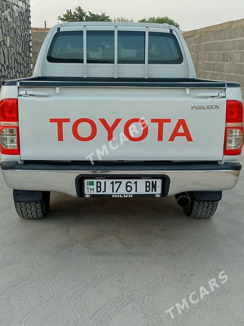 Toyota Hilux 2006 - 280 000 TMT - Берекет - img 2