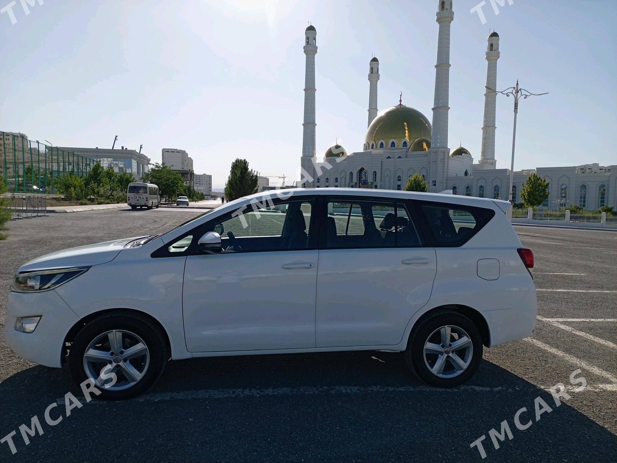 Toyota Innova 2020 - 300 000 TMT - Ашхабад - img 2