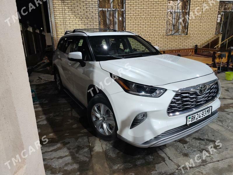 Toyota Highlander 2022 - 700 000 TMT - Мары - img 4