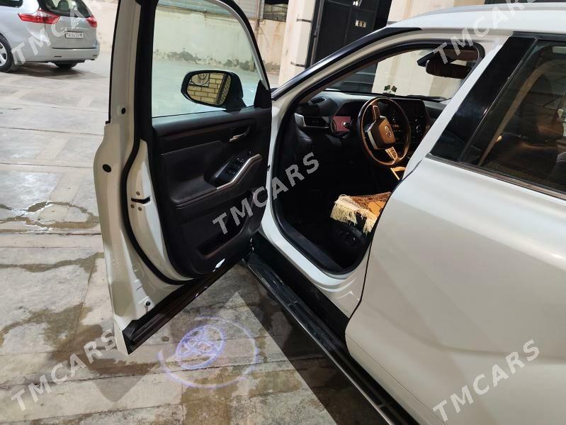 Toyota Highlander 2022 - 700 000 TMT - Мары - img 3