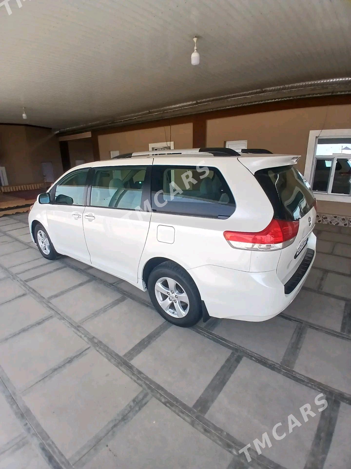 Toyota Sienna 2010 - 265 000 TMT - Mary - img 2