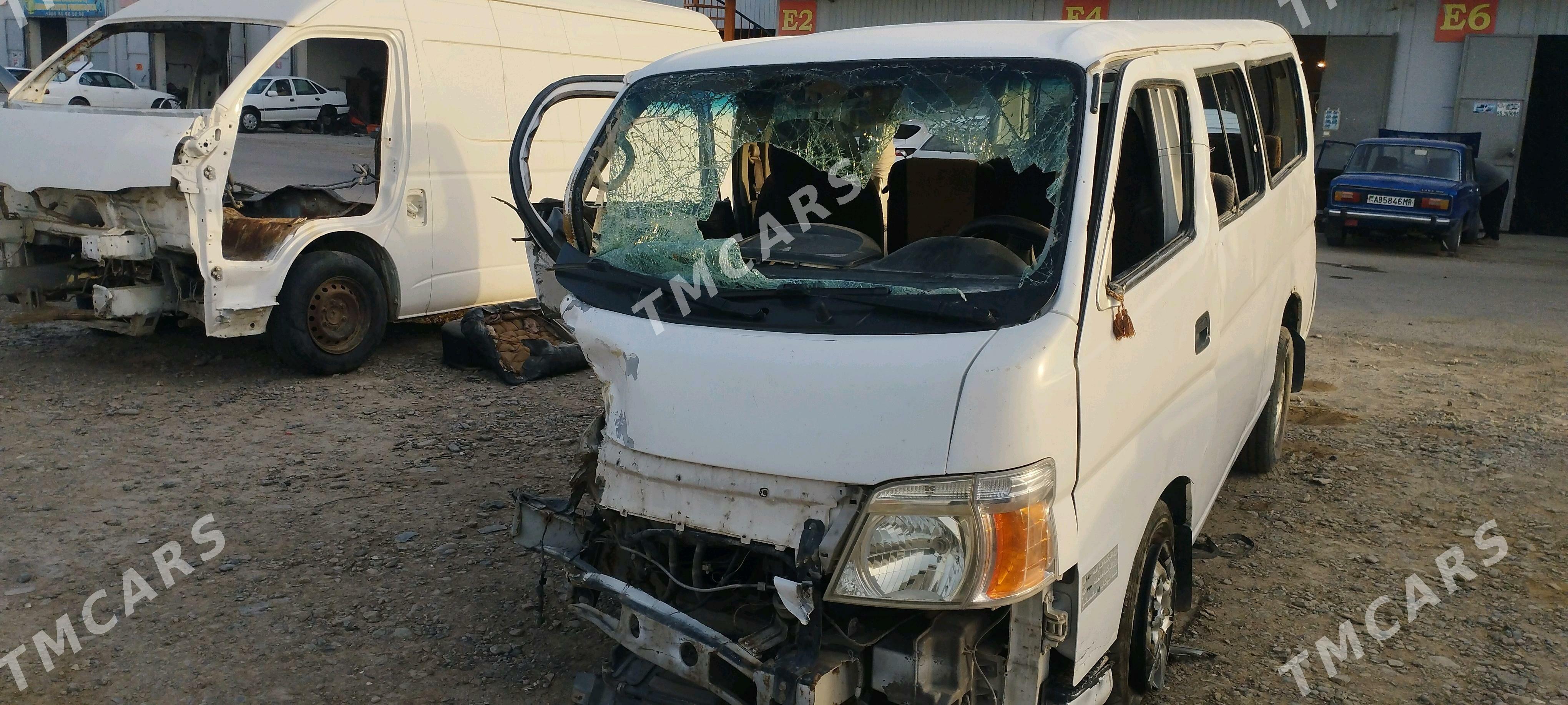 Nissan Urvan 2009 - 70 000 TMT - Мары - img 1