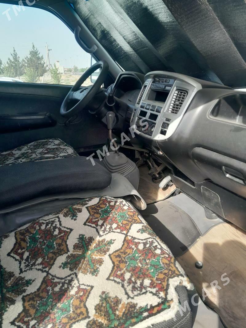 Nissan Urvan 2010 - 120 000 TMT - Mary - img 3