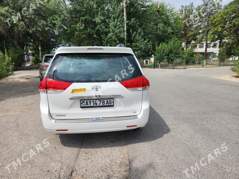 Toyota Sienna 2011 - 320 000 TMT - Hitrowka - img 4