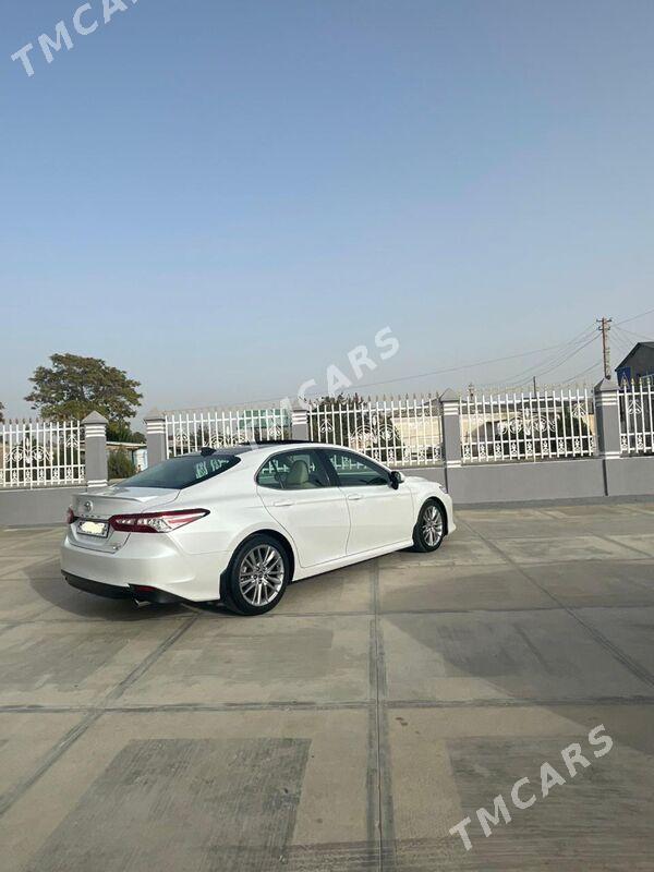 Toyota Camry 2018 - 450 000 TMT - Parahat 2 - img 2