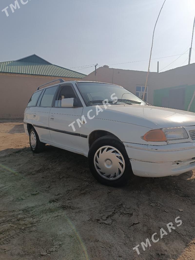 Opel Astra 1996 - 28 000 TMT - Гурбансолтан Едже - img 4