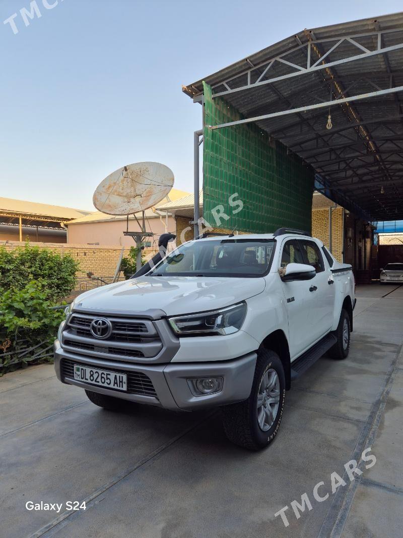 Toyota Hilux 2021 - 600 000 TMT - Ашхабад - img 2