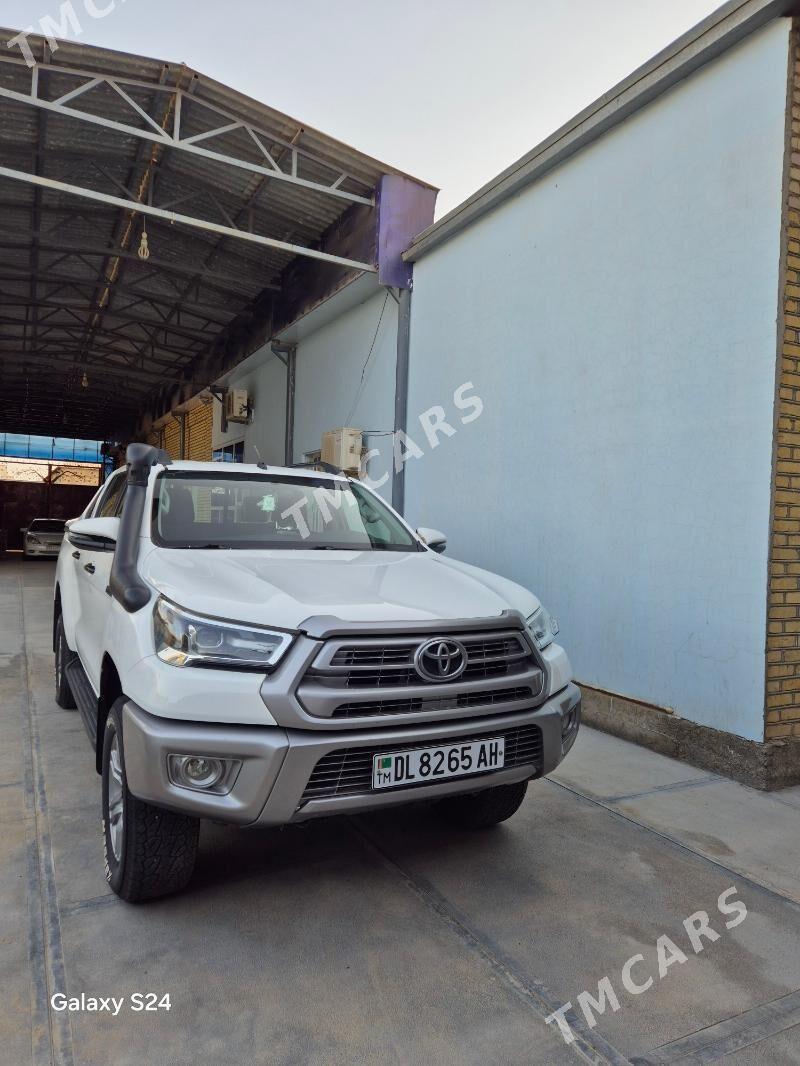 Toyota Hilux 2021 - 600 000 TMT - Ашхабад - img 4