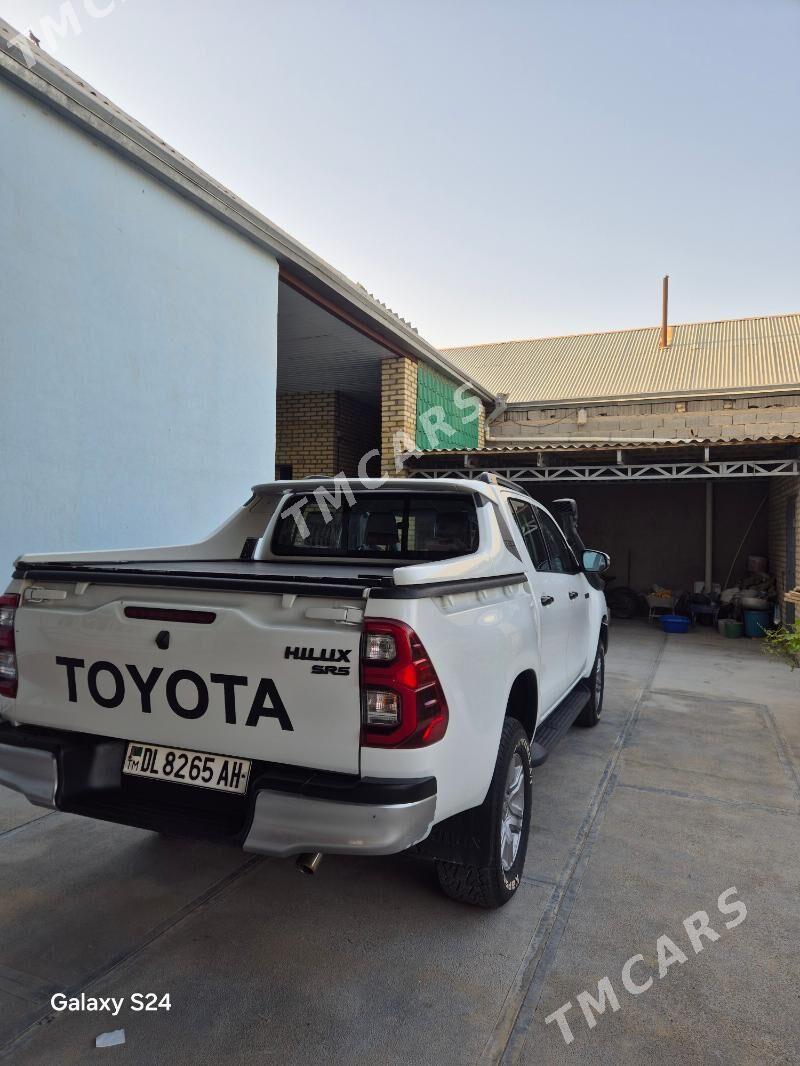 Toyota Hilux 2021 - 600 000 TMT - Ашхабад - img 6