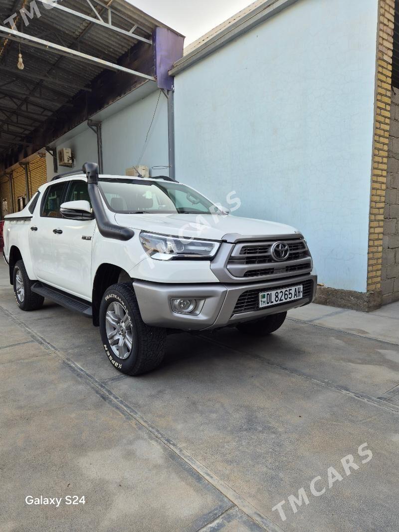 Toyota Hilux 2021 - 600 000 TMT - Ашхабад - img 8