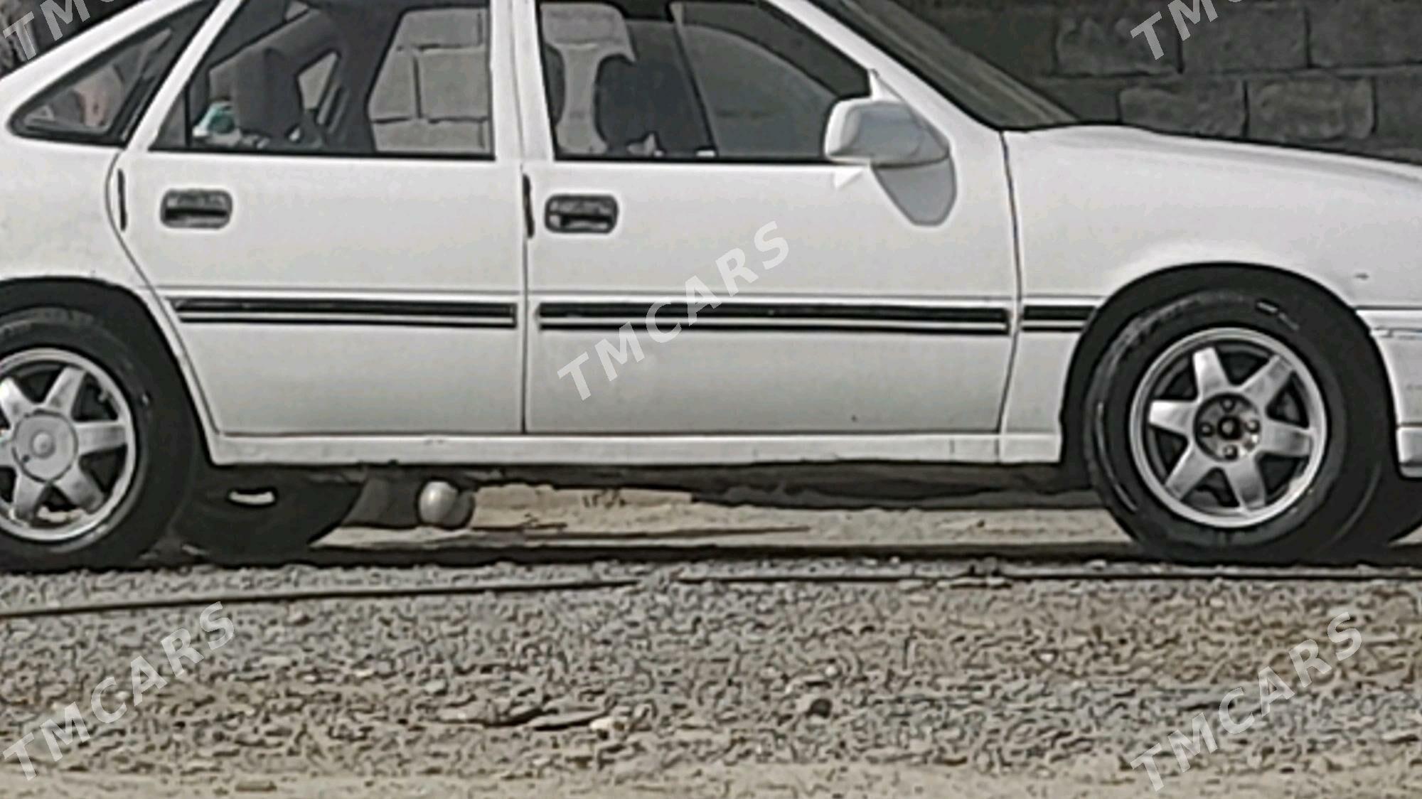 Opel Vectra 1991 - 26 000 TMT - Бахарден - img 2