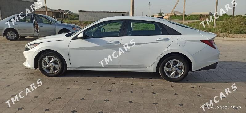 Hyundai Elantra 2022 - 225 000 TMT - Мургап - img 10