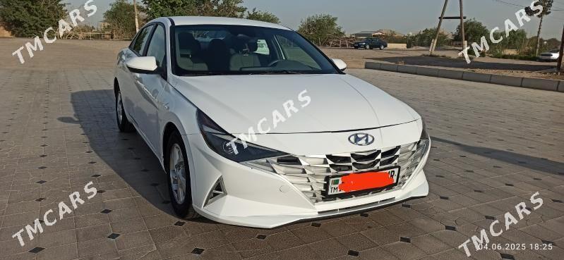 Hyundai Elantra 2022 - 225 000 TMT - Мургап - img 3