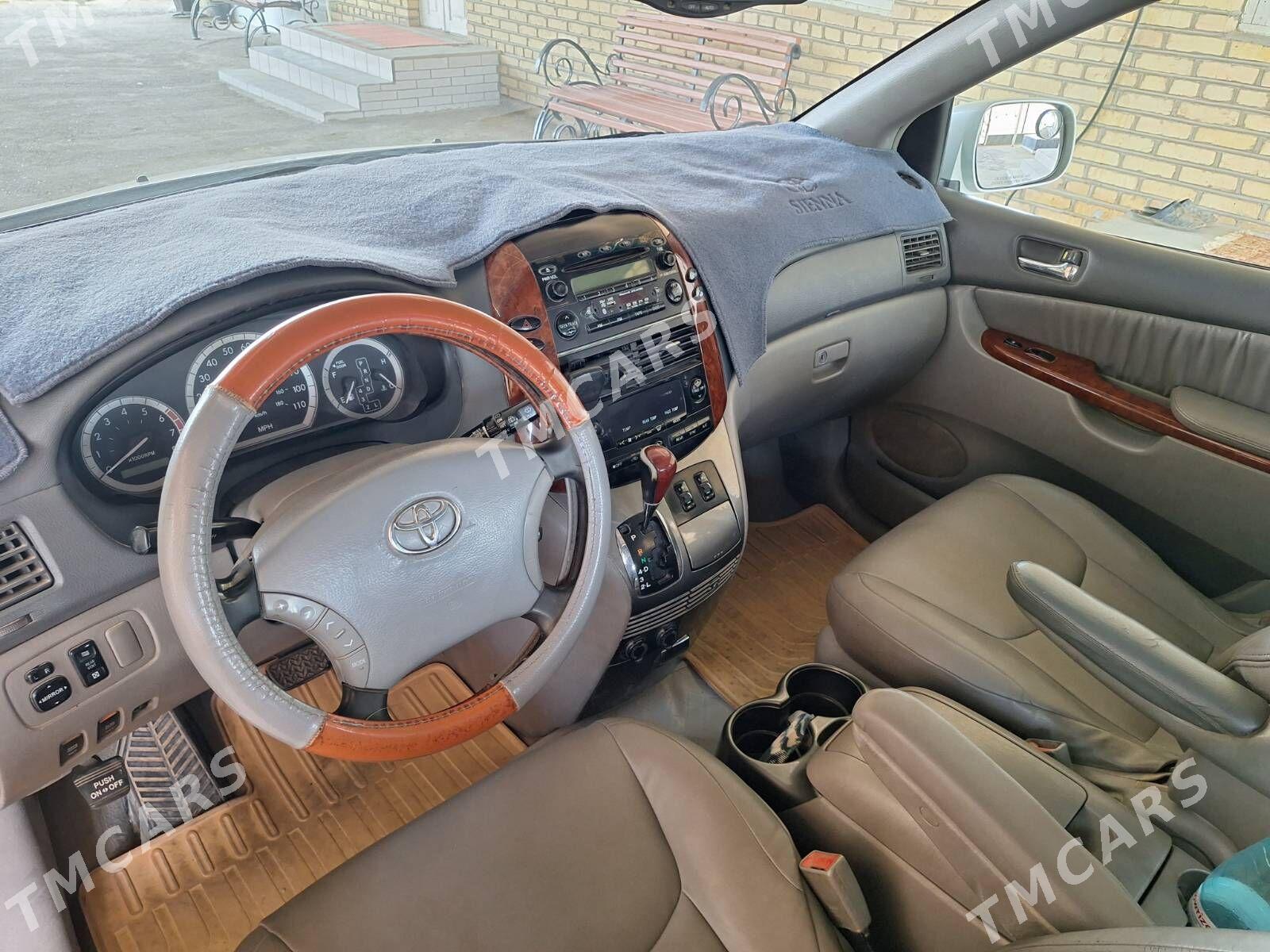 Toyota Sienna 2005 - 250 000 TMT - Mary - img 4