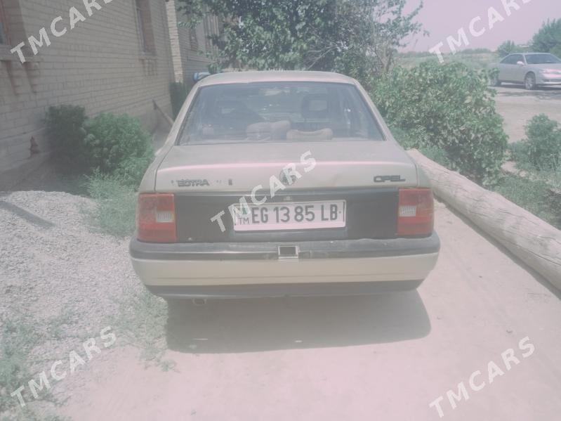 Opel Vectra 1991 - 22 000 TMT - Чарджоу - img 4