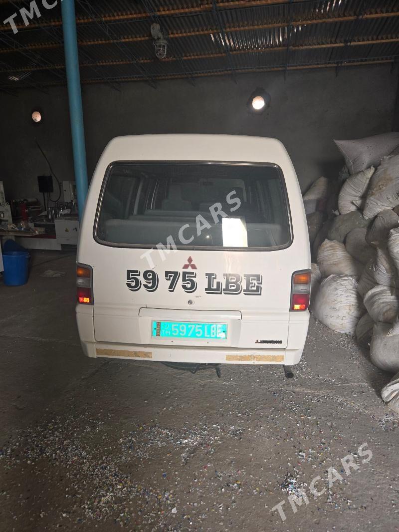 Mitsubishi L300 2009 - 200 000 TMT - Farap - img 4