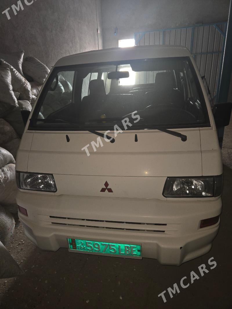 Mitsubishi L300 2009 - 200 000 TMT - Farap - img 2