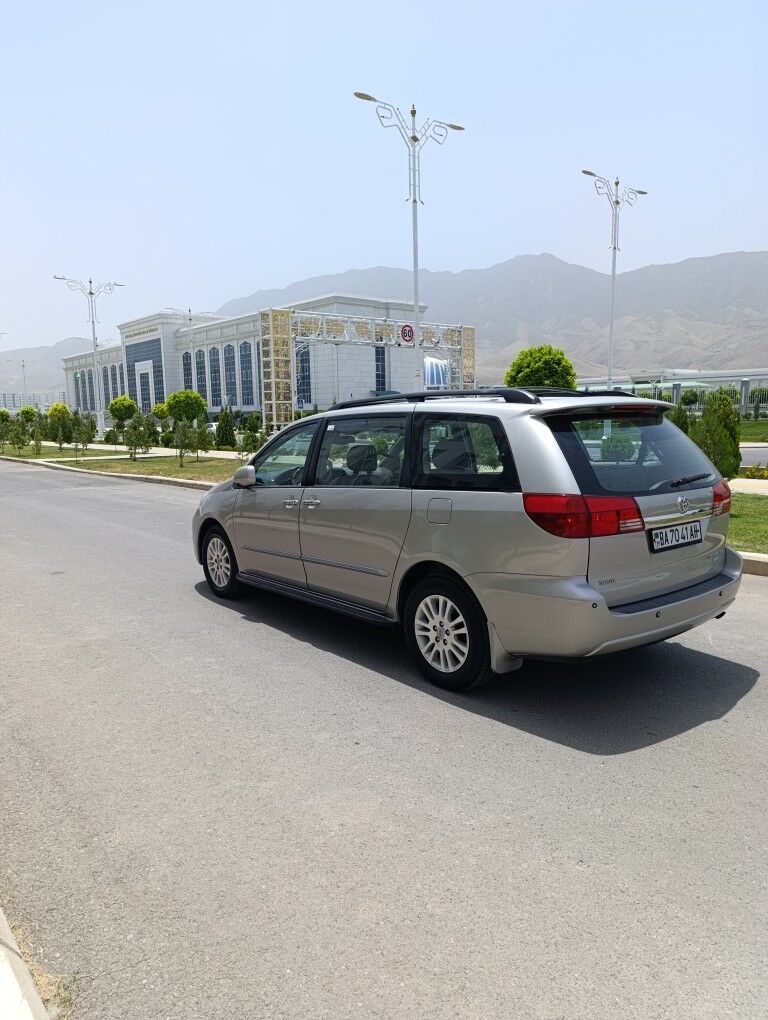 Toyota Sienna 2004 - 260 000 TMT - Бузмеин - img 4