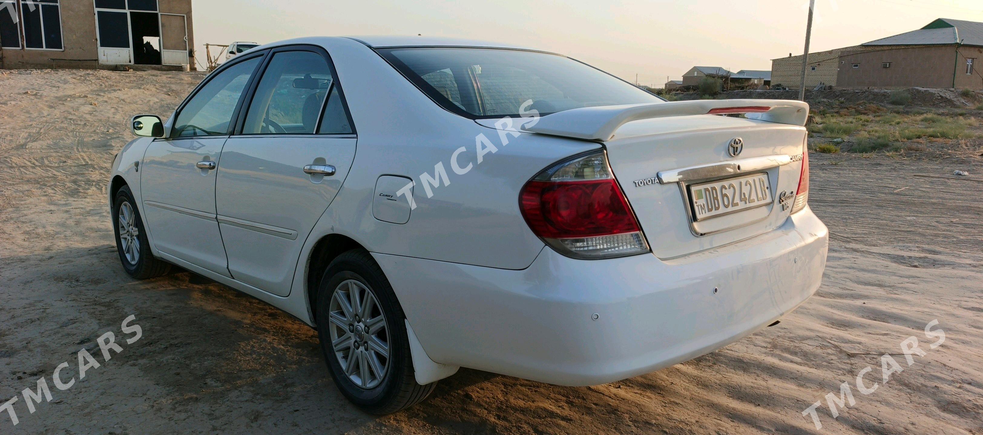 Toyota Camry 2004 - 135 000 TMT - Halaç - img 2