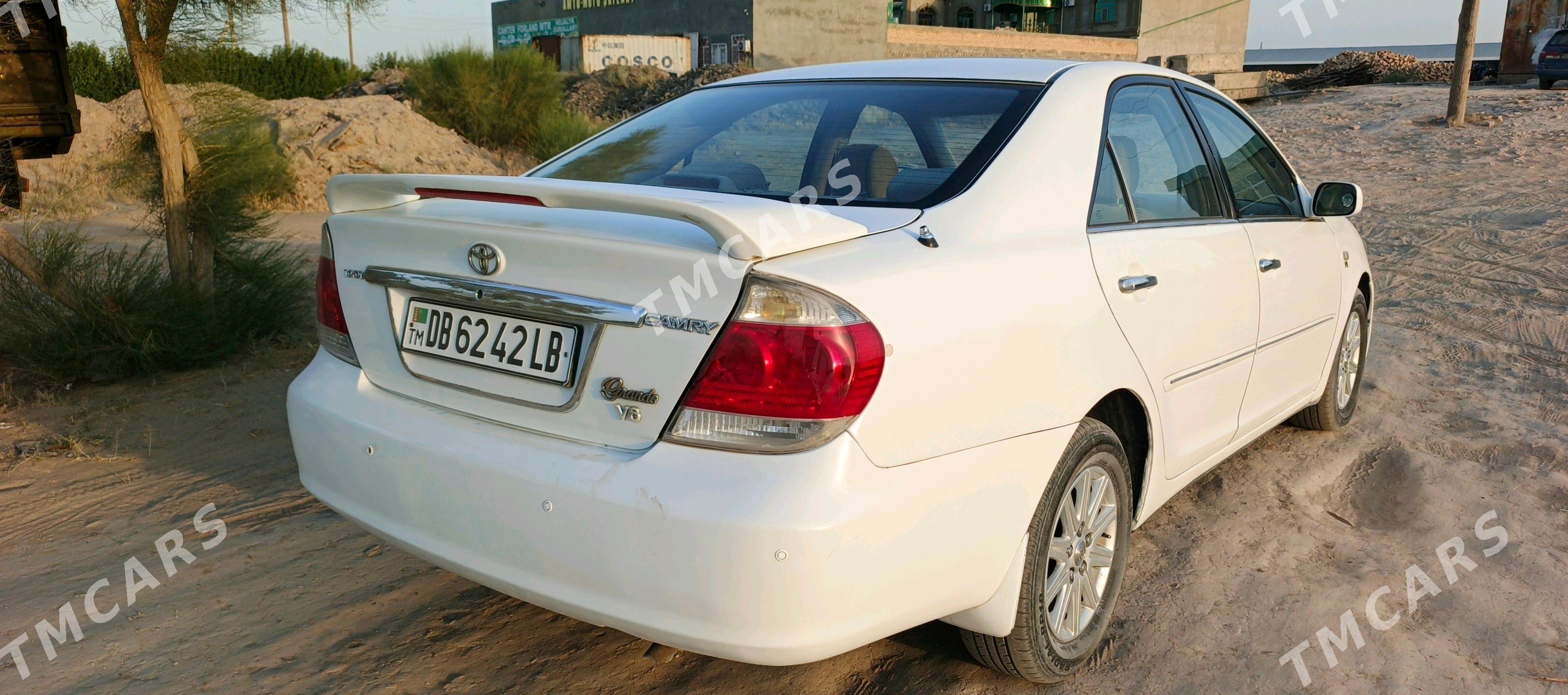Toyota Camry 2004 - 135 000 TMT - Halaç - img 3