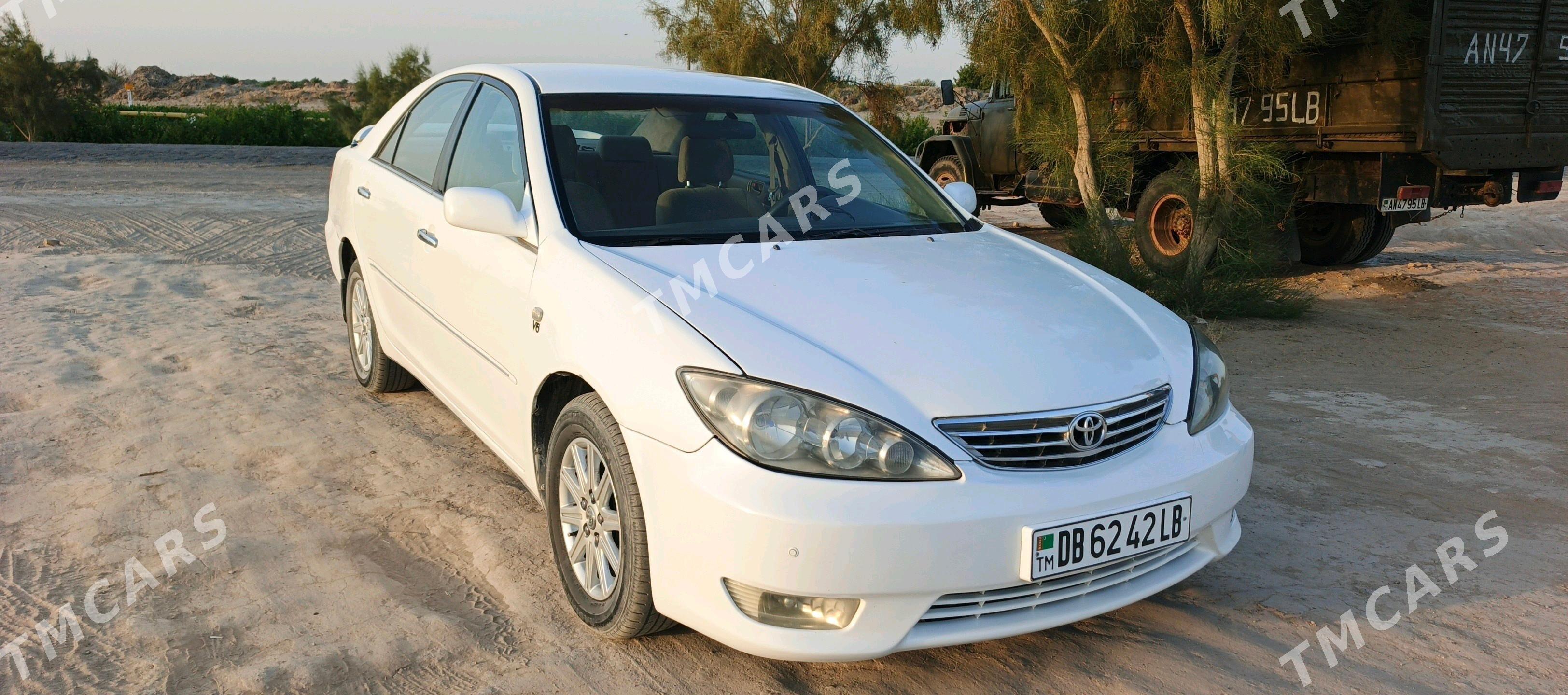 Toyota Camry 2004 - 135 000 TMT - Halaç - img 4