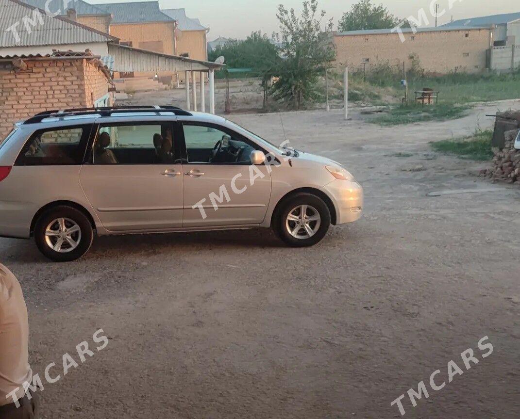 Toyota Sienna 2007 - 220 000 TMT - Туркменгала - img 6