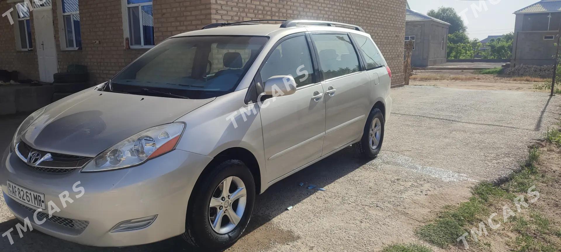 Toyota Sienna 2007 - 220 000 TMT - Туркменгала - img 3