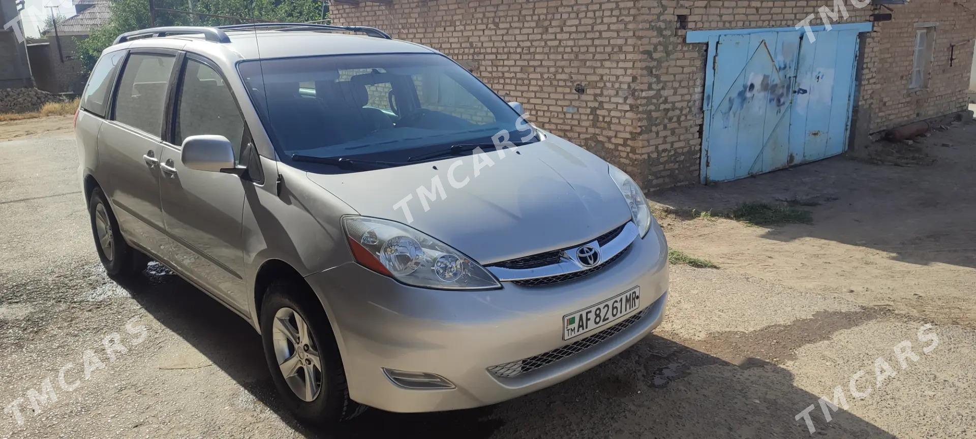 Toyota Sienna 2007 - 220 000 TMT - Туркменгала - img 5