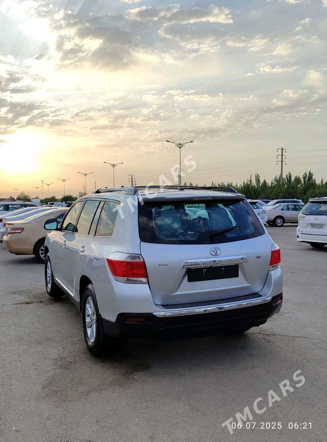 Toyota Highlander 2011 - 360 000 TMT - Дашогуз - img 5