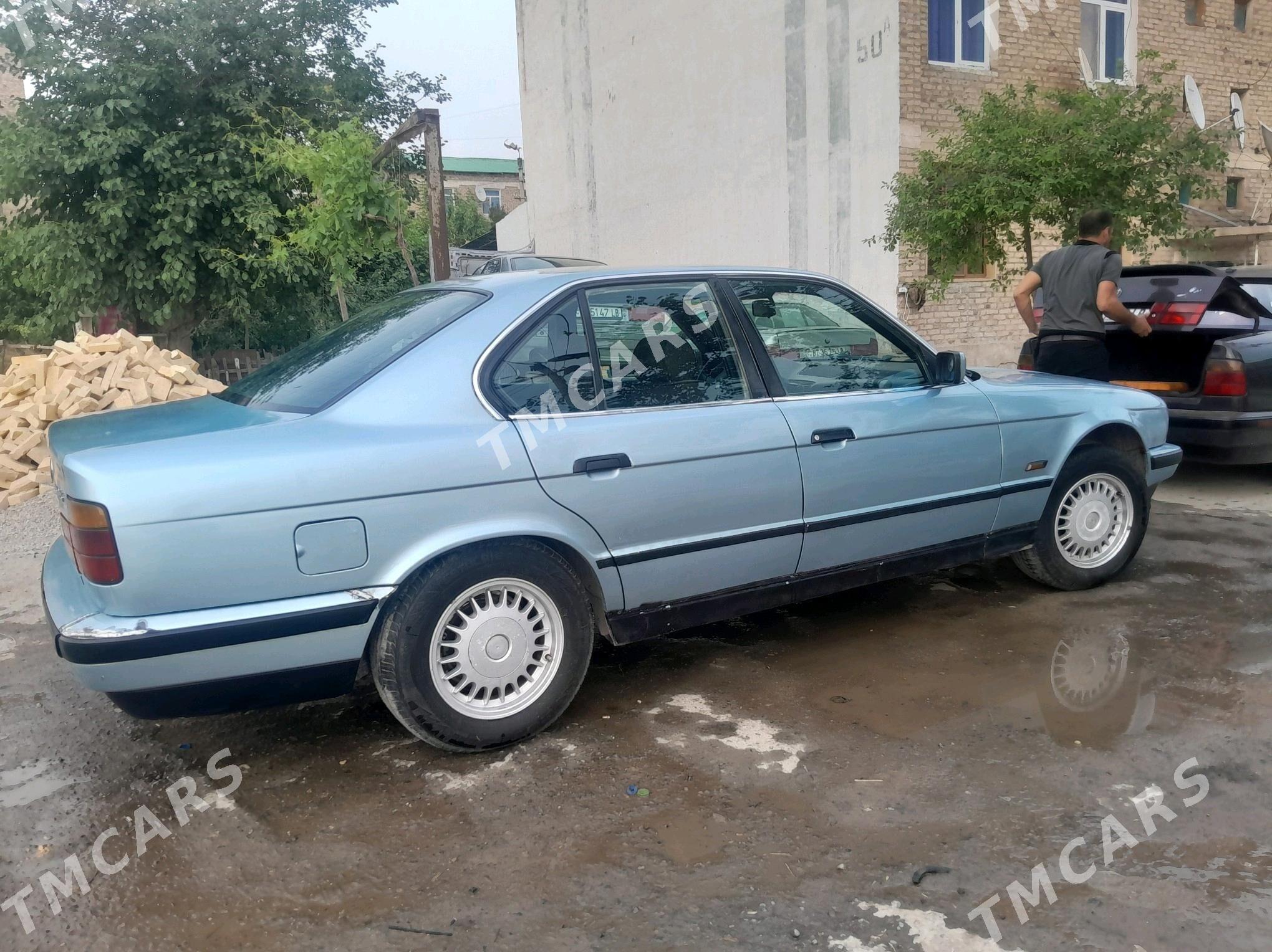 BMW 520 1990 - 42 000 TMT - Türkmenabat - img 3