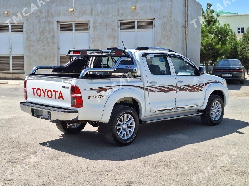 Toyota Hilux 2014 - 390 000 TMT - Мары - img 2