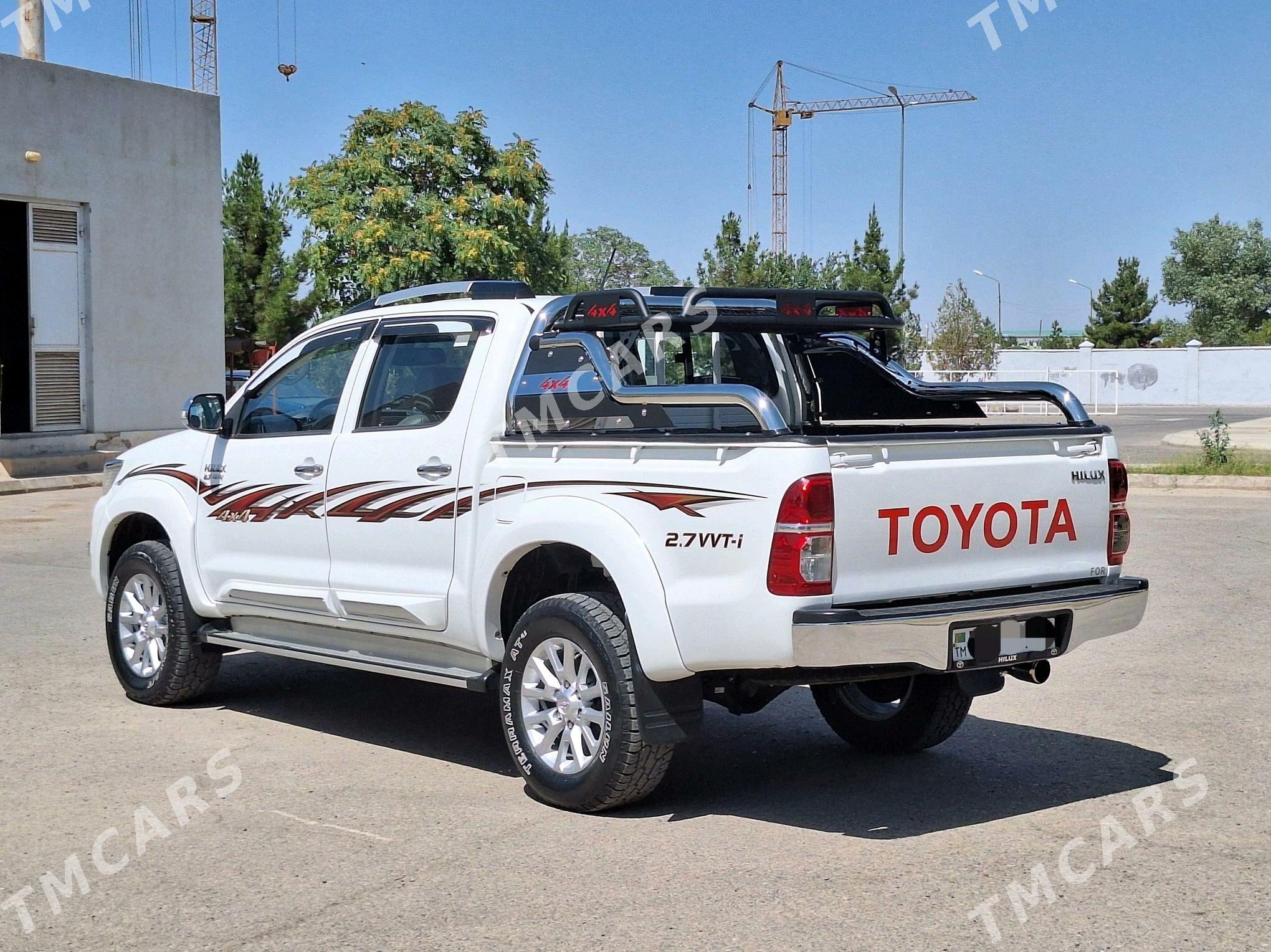 Toyota Hilux 2014 - 390 000 TMT - Мары - img 4