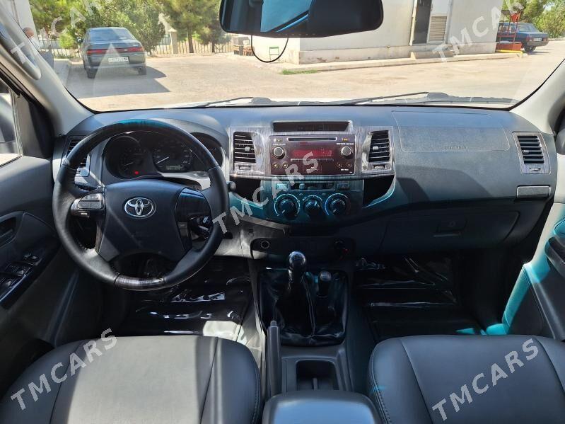 Toyota Hilux 2014 - 390 000 TMT - Мары - img 7