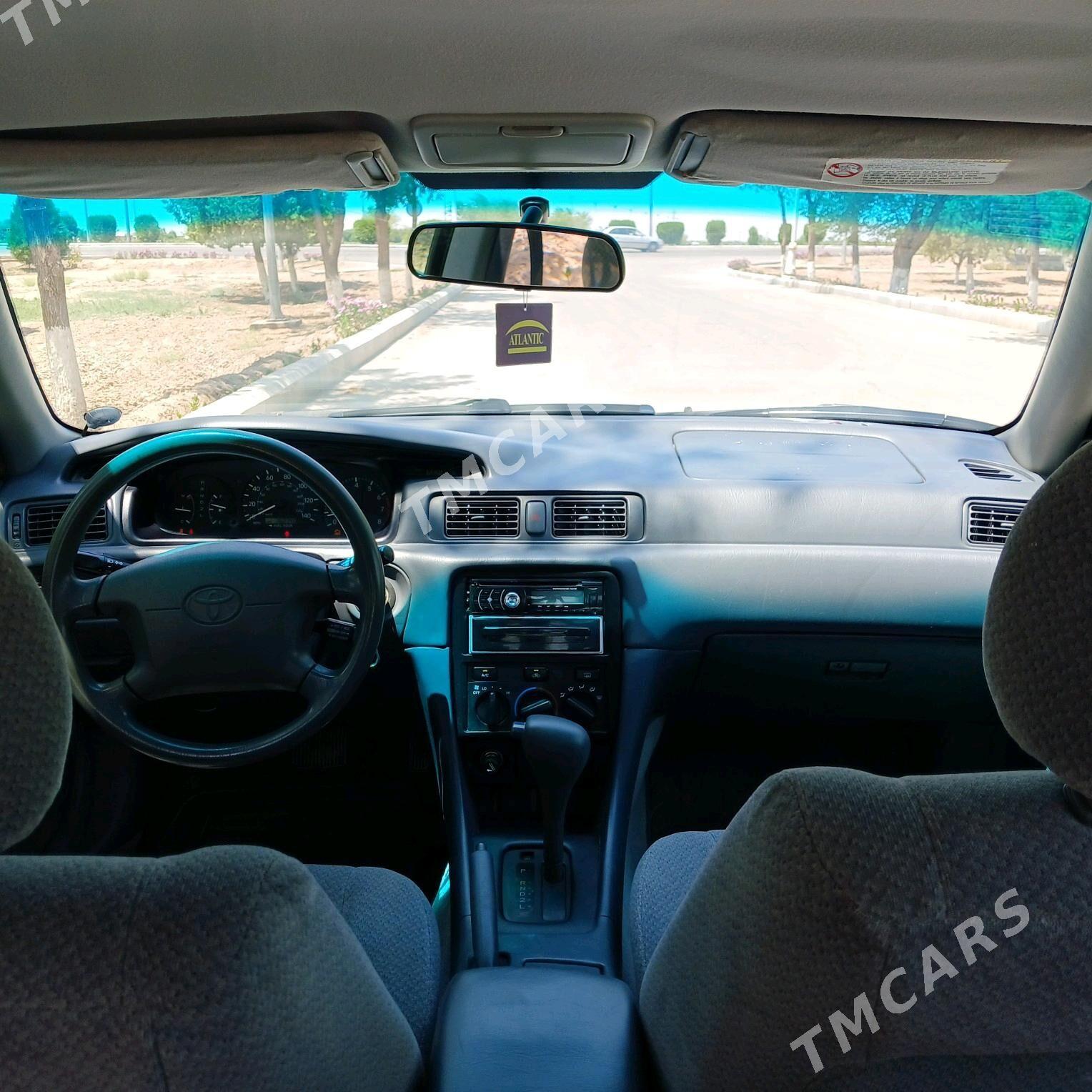 Toyota Camry 2001 - 155 000 TMT - Дашогуз - img 10
