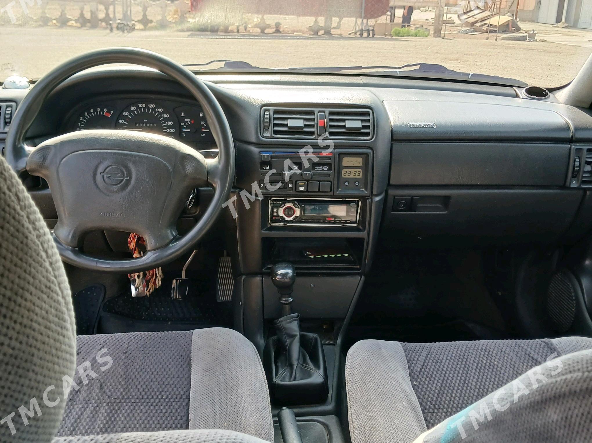Opel Vectra 1995 - 40 000 TMT - Гурбансолтан Едже - img 3