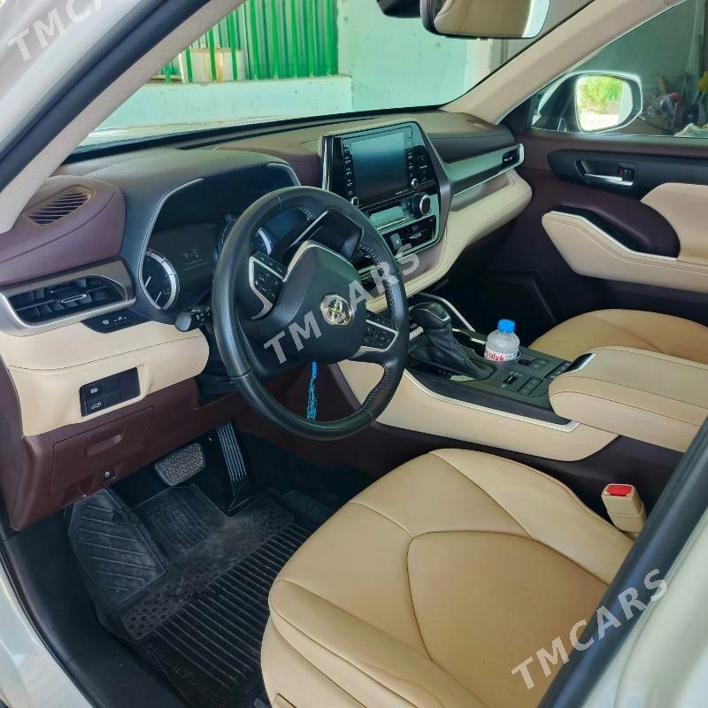 Toyota Highlander 2022 - 540 000 TMT - Täze zaman - img 2