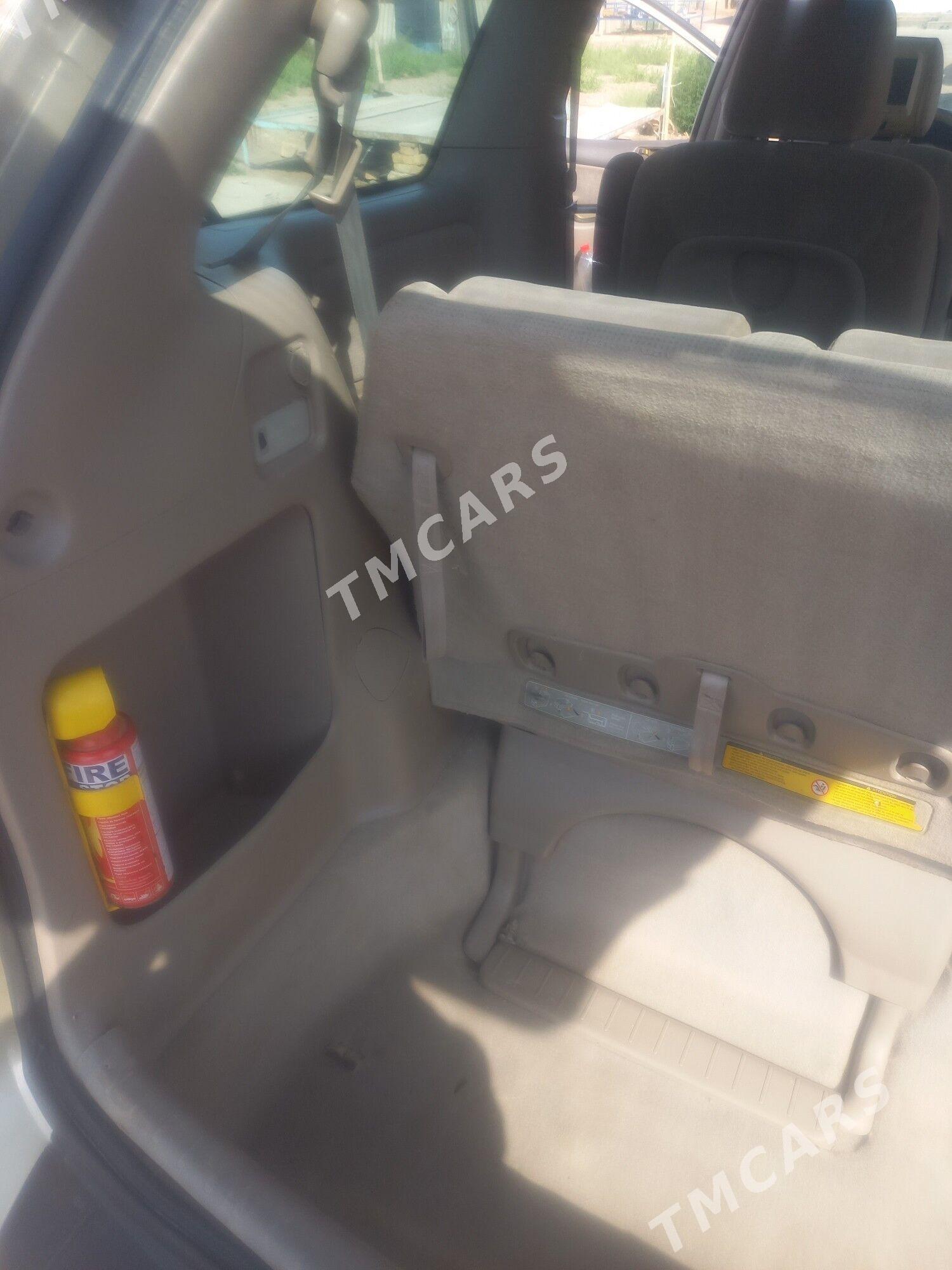 Toyota Sienna 2004 - 230 000 TMT - Дашогуз - img 4