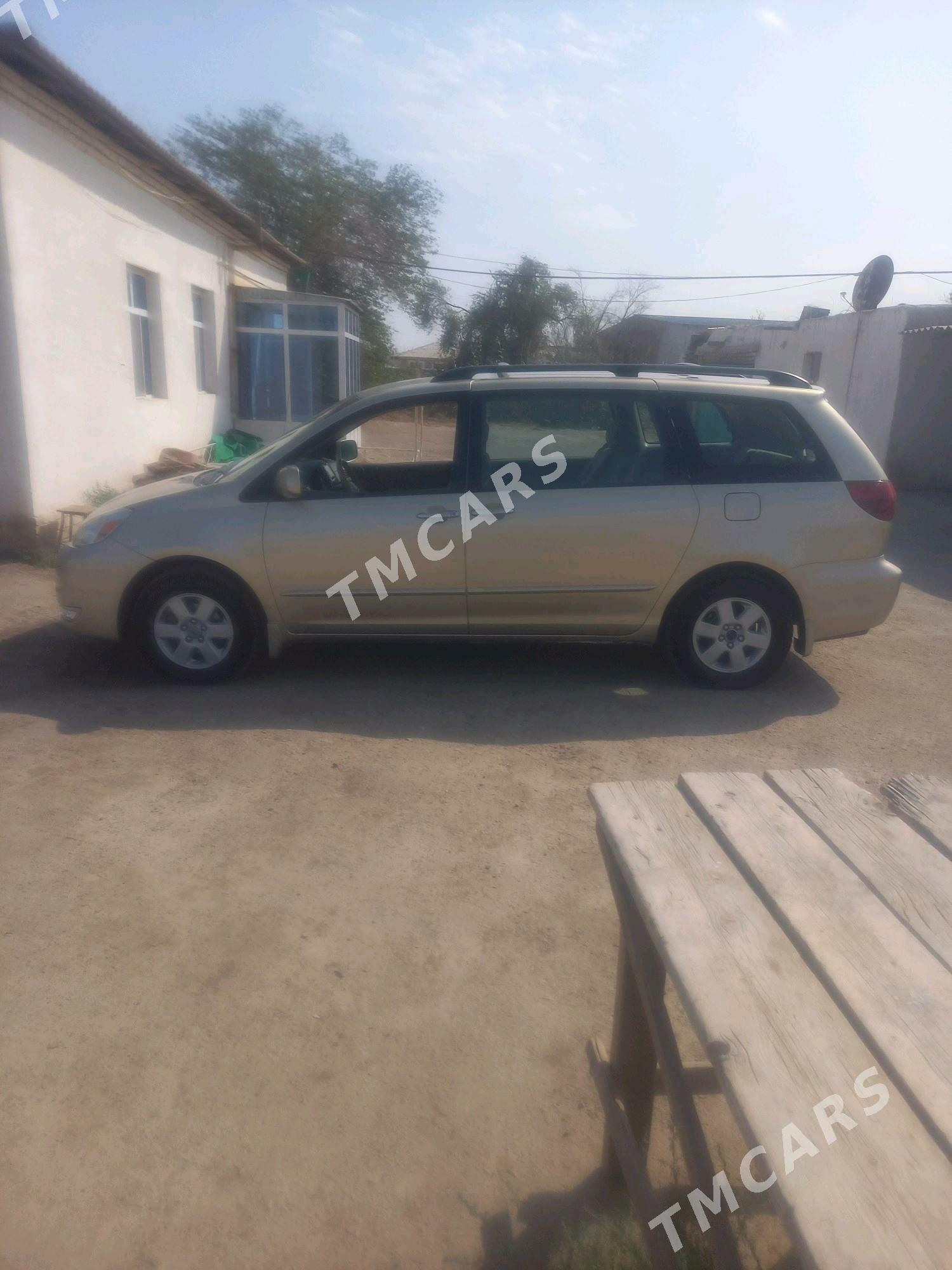 Toyota Sienna 2004 - 230 000 TMT - Дашогуз - img 7