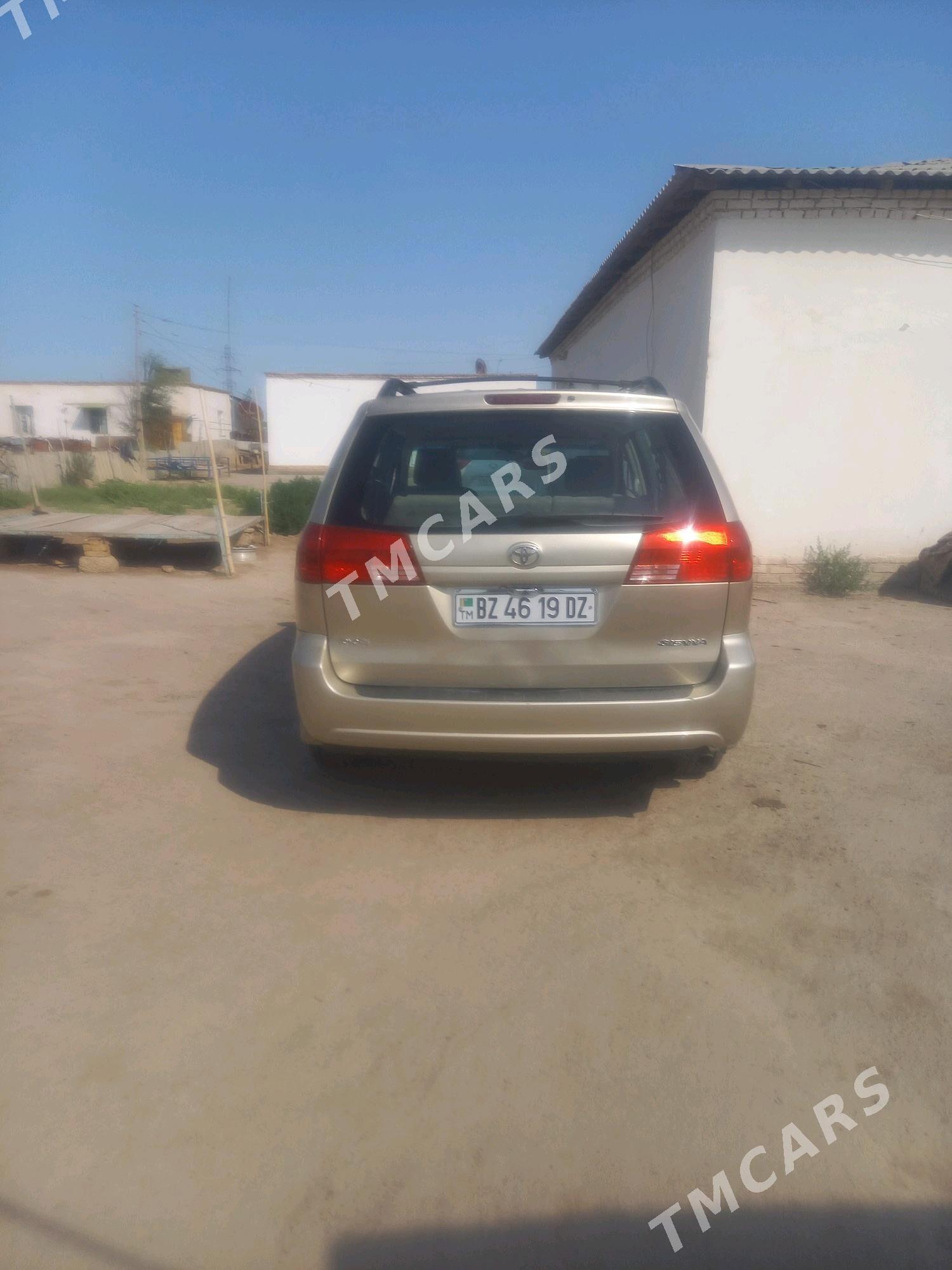 Toyota Sienna 2004 - 230 000 TMT - Дашогуз - img 8