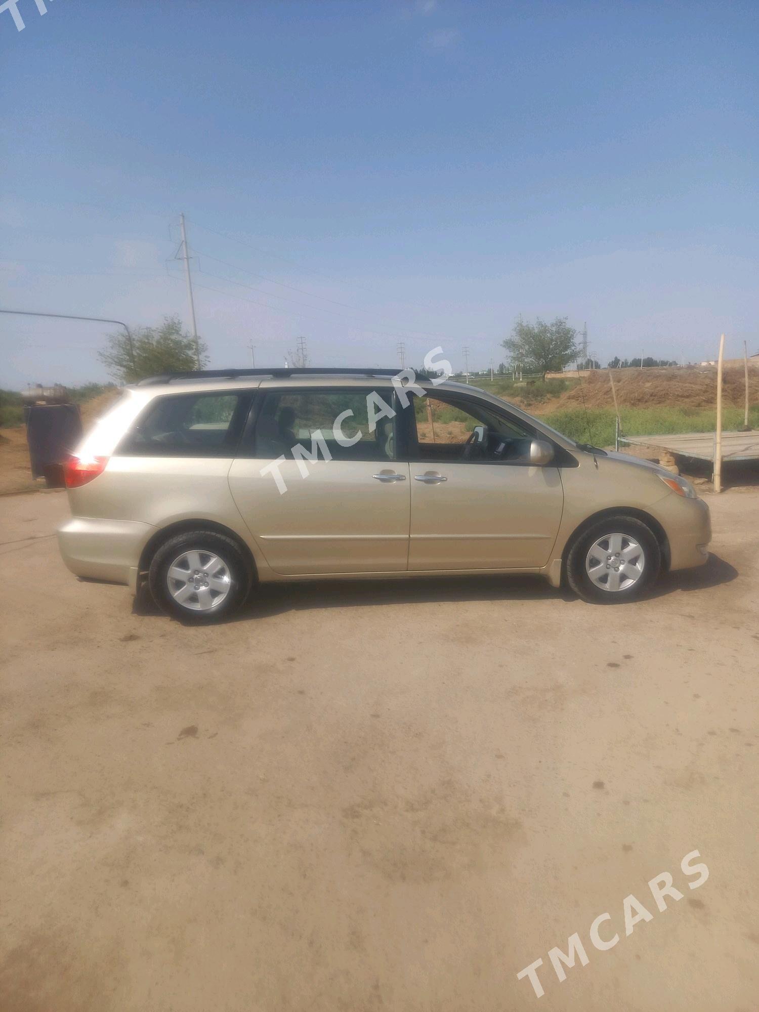 Toyota Sienna 2004 - 230 000 TMT - Дашогуз - img 9