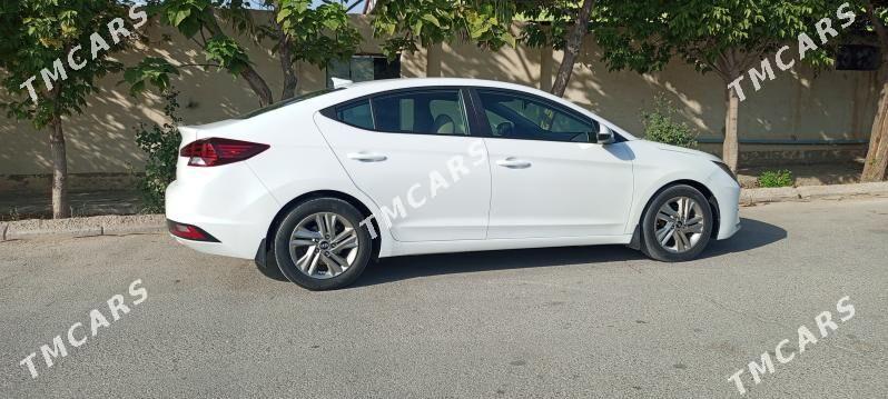 Hyundai Elantra 2019 - 225 000 TMT - Бузмеин - img 8