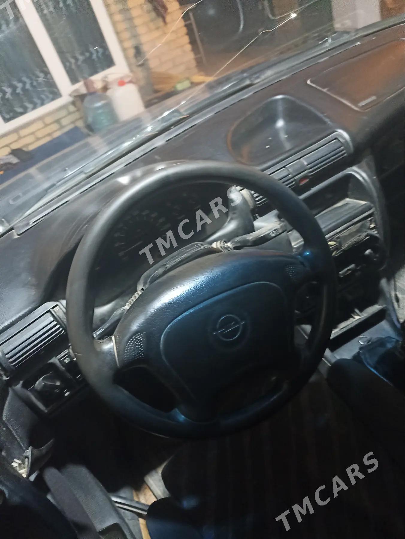 Opel Astra 1996 - 33 000 TMT - Саят - img 8